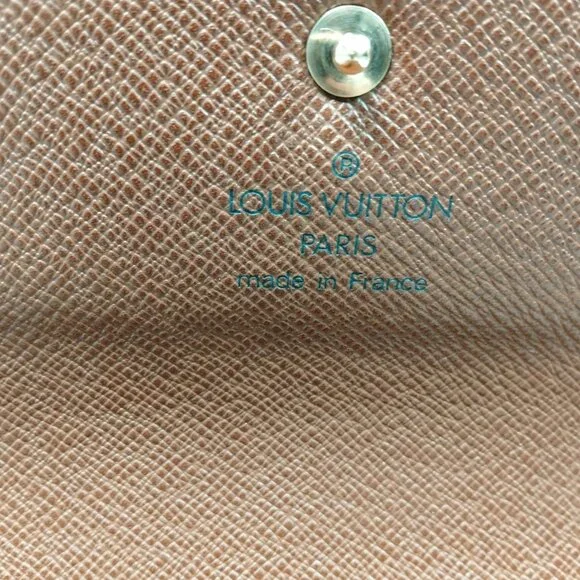 Authentic Louis Vuitton Brown Monogram Wallet mn398-030526